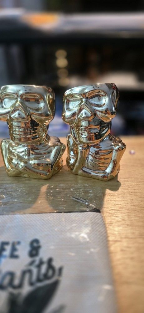 Skull Planters (4) With Small Bag