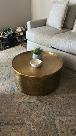 round coffee table + two barstools