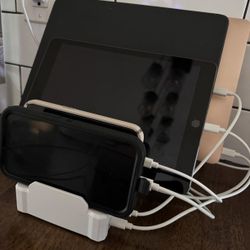 The 320W charging station is suitable for a variety of devices. The Zobirez 10-port USB C fast charger station is suitable for MacBook, iPhone, Androi