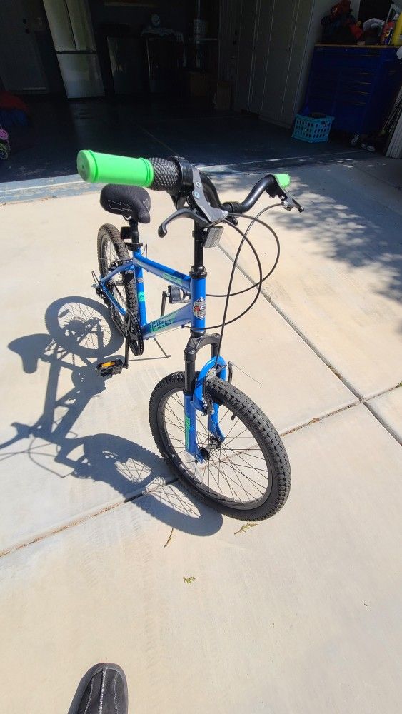 CROSSFIRE 6 SPEED KIDS BIKE 4 SALE
