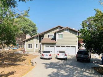 BEAUTIFUL FAMILY HOME/HORSE PROPERTY IN NICE COMMUNITY