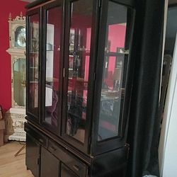 Hutch/Cabinet W/Interior Light