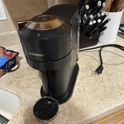 Nespresso ® by Breville ® Classic Black Vertuo Next Premium Coffee