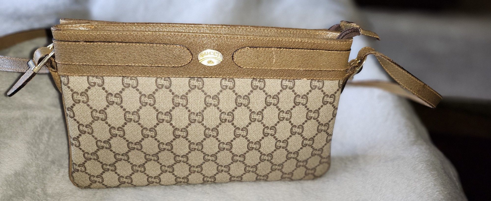 Gucci Plus Signature Vintage Bag