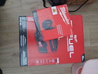Milwaukee m18 fuel 2.5 gal wet/Dry vacuum