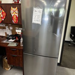 New LG Bottom Freezer Refrigerator. 27inch 15cuft. 