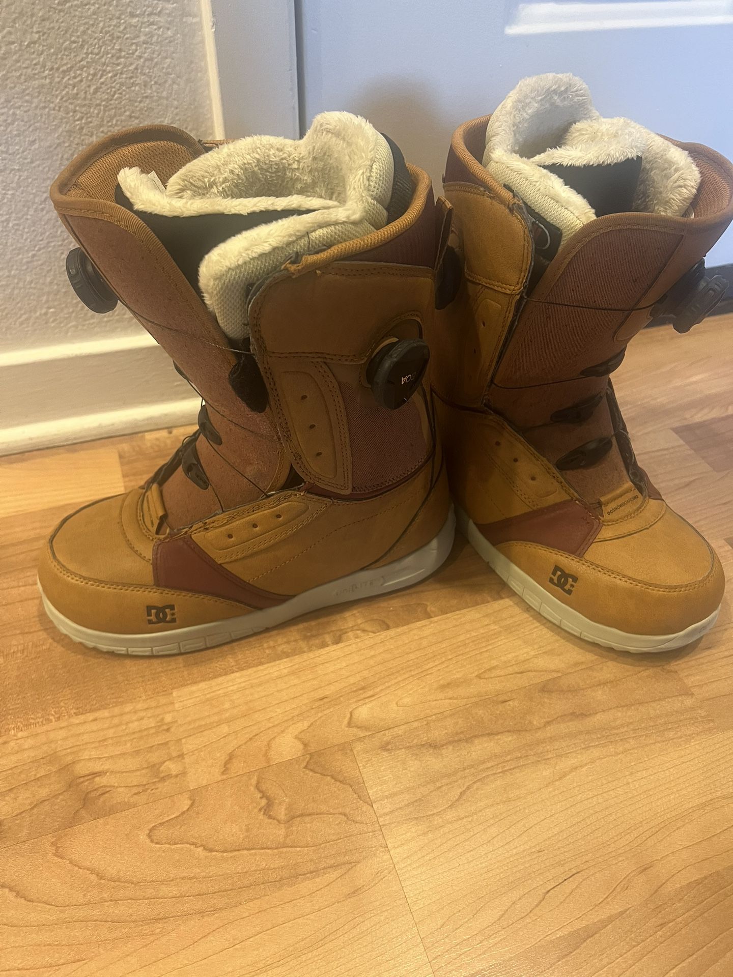 Women’s DC lotus Snow boots