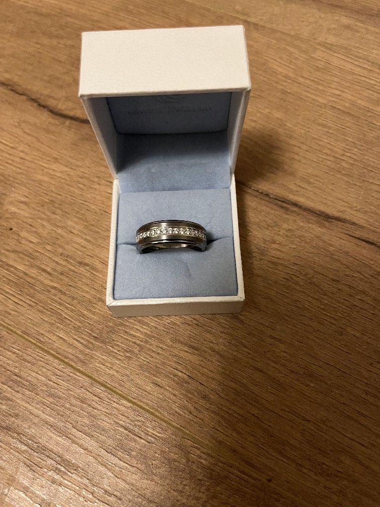 Brand new man wedding ring