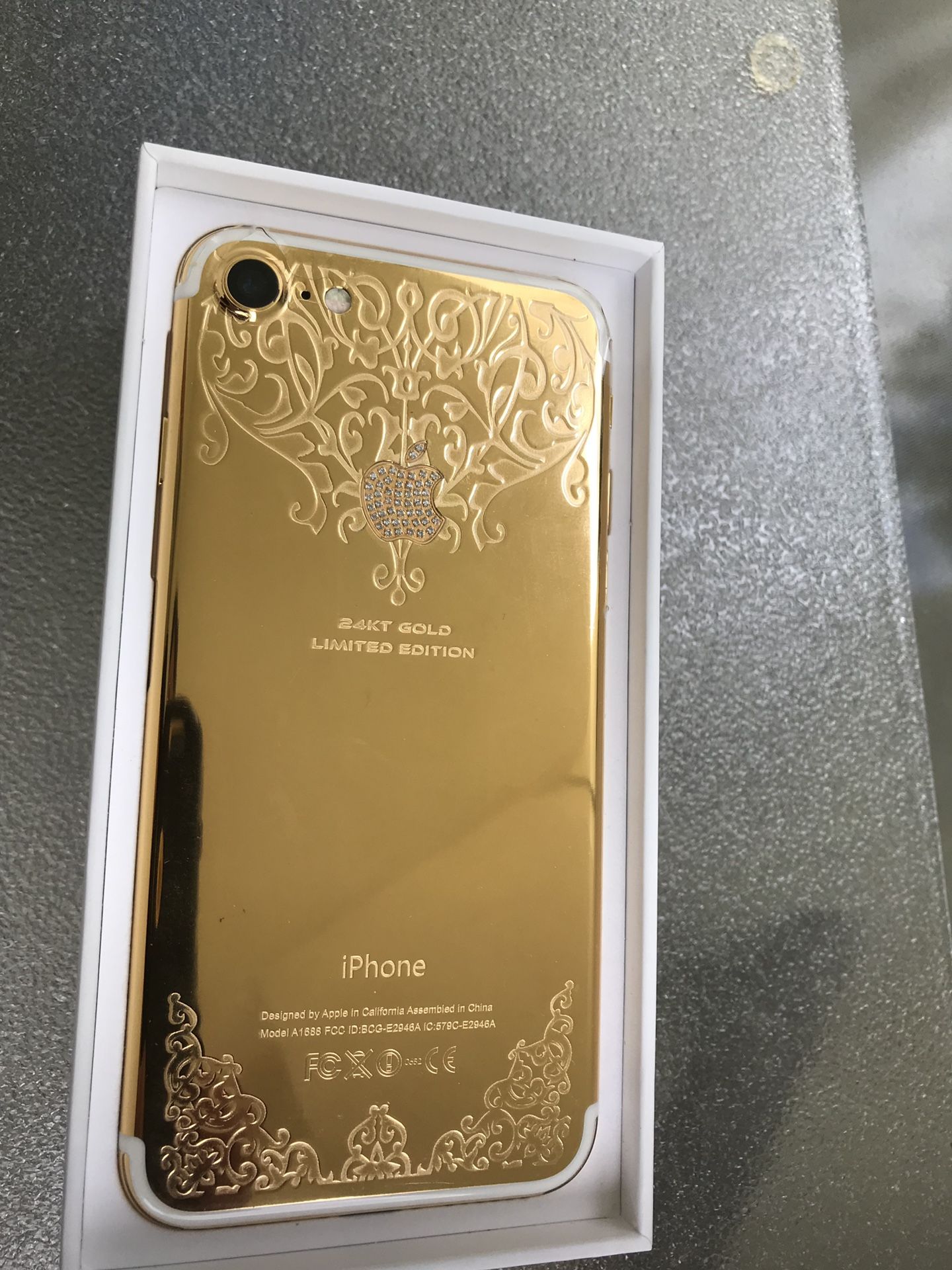 Limited Edition Unlocked 256gb iPhone with Diamond Cluster and 24K Gold Customization