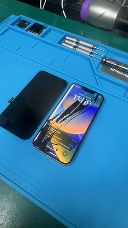 Shattered iPhone Screen Broken LCD 