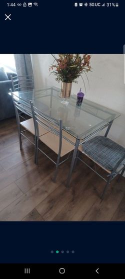 Table 4 chairs