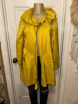Women’s Vertigo Paris trench coat with ruffled collar Size Large