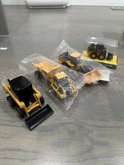 John Deere 1:64 Construction Trucks - 8pcs
