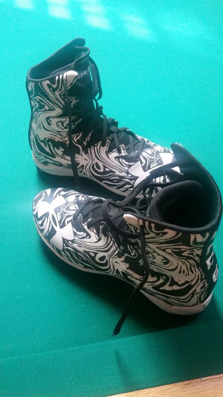 UNDER ARMOUR CLEATS.