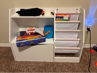 Toddler/kid book case and holder
