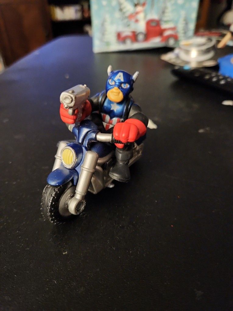 Marvel Super Hero Squad Captain America with motorcycle figure