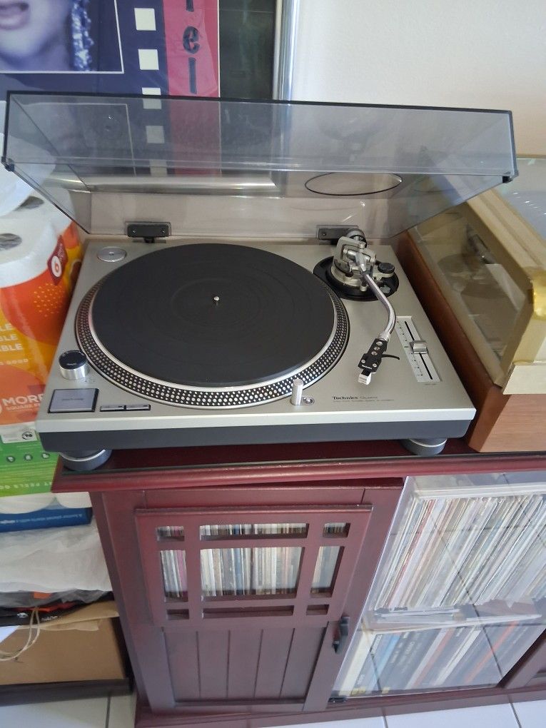 Technics Turntable SL-1200MK2