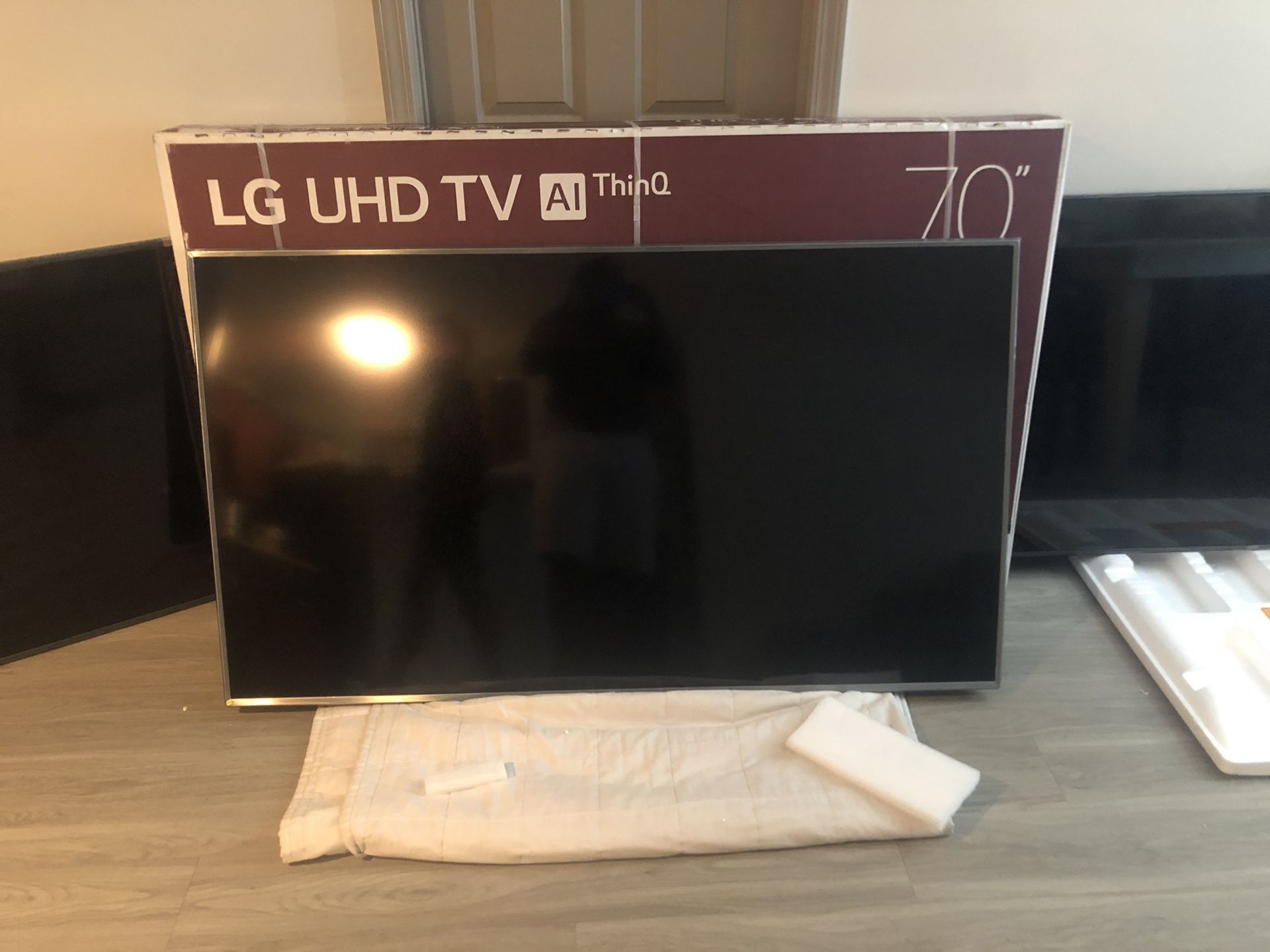 BRAND NEW 70” LG UHD TV A1ThinQ 70UK65 NO BOX I REPEAT NO BOX $775