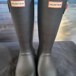 Hunter Boots (Black, Size 4) 