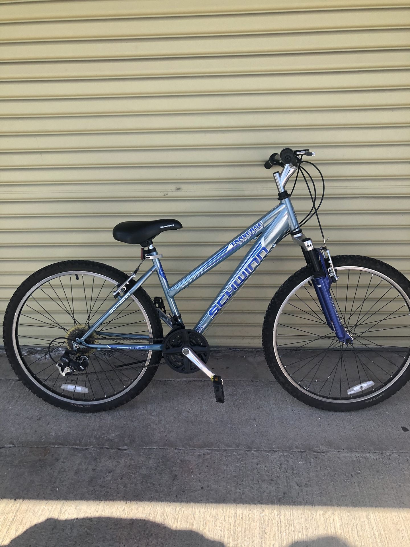 Schwinn Traverse 26 Inch Woman's Mountain Bike 21 speed