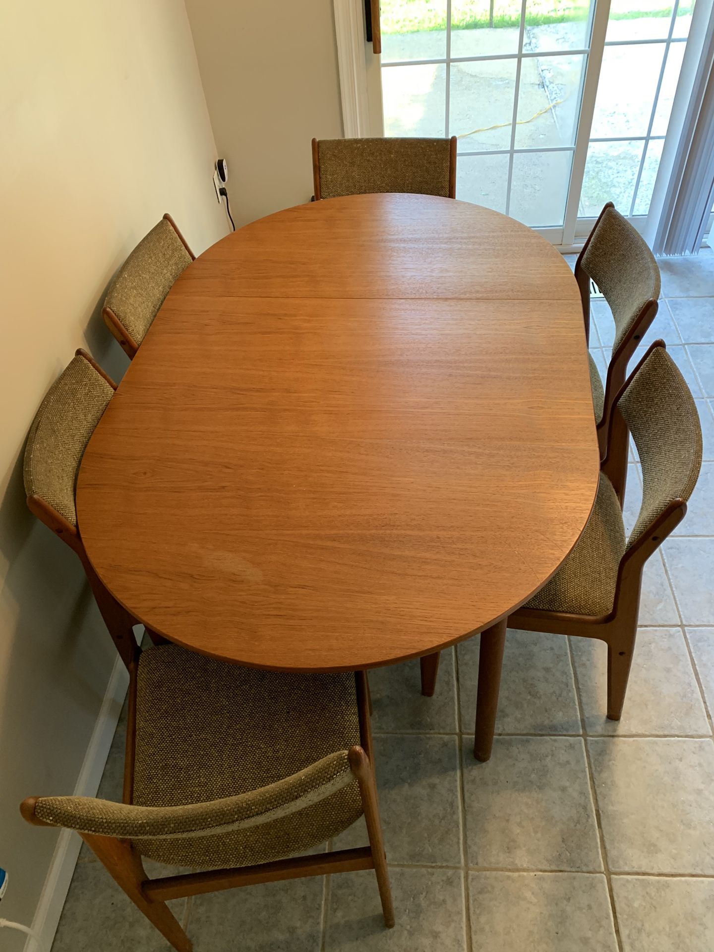 Wood Dining Table with chairs