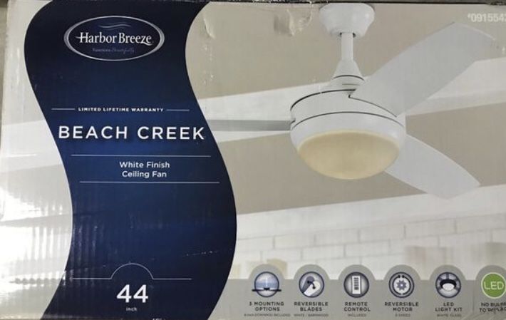 Brand new Harbor breeze beach creek 44 inch white LED indoor ceiling fan with light kit & remote (3-blade)