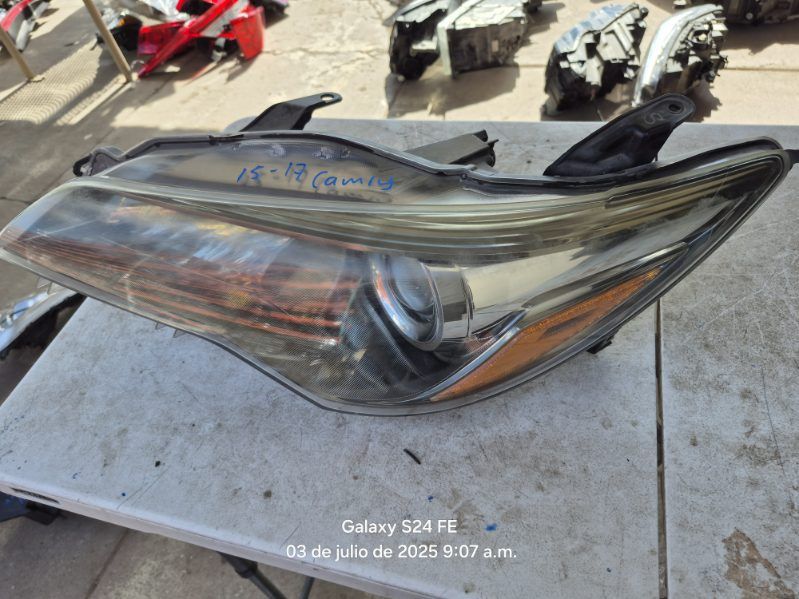 Toyota Camry Left Headlight Oem