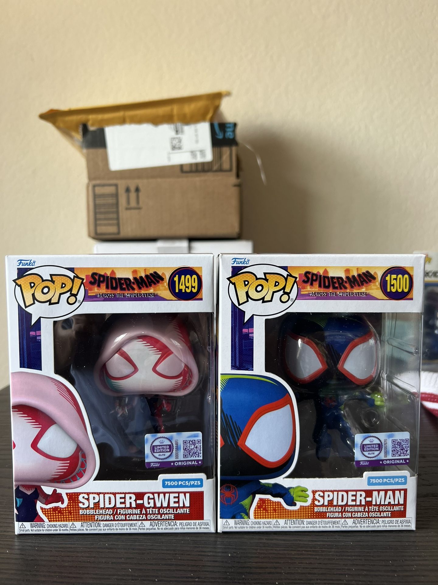 2 NEW IN HAND ELITE LE EXCLUSIVE DECO Spider-man Funko Pops #1499 #1500 Gwen Toy