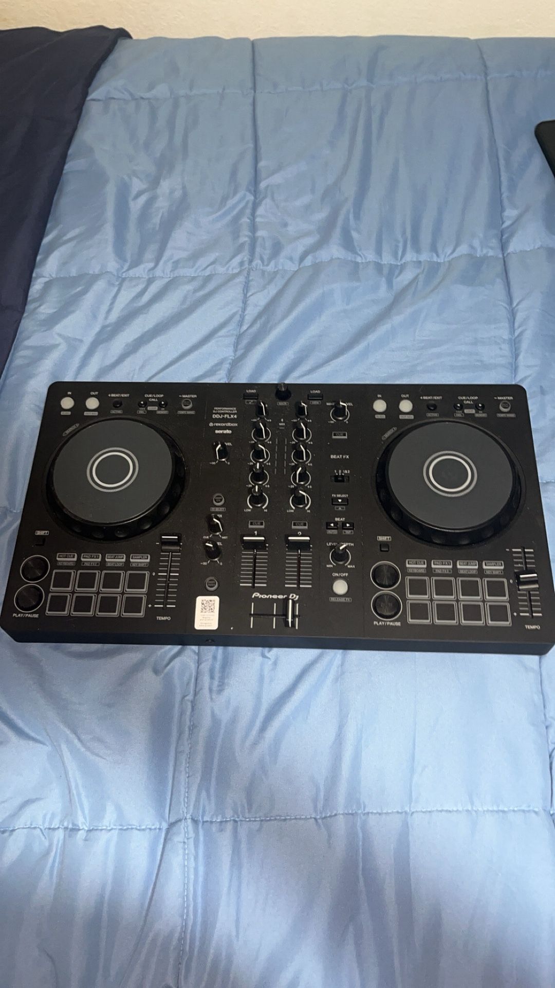 Pioneer DDJ FLX 4 (slightly used)