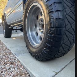 GM 6 Lug 37 " Nitto On 20 " X 10 Alloys Alcoa Style Rims