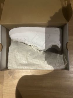 White Nike Air Force 1