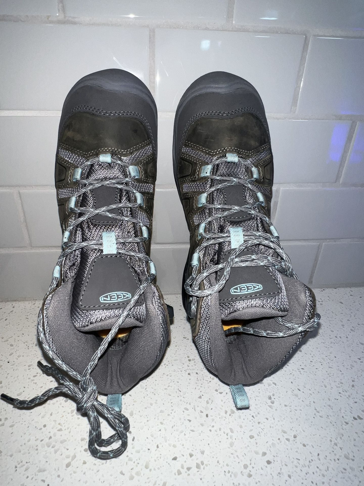 KEEN Women's Targhee 3 Mid Height Waterproof Hiking Boots- Size 8