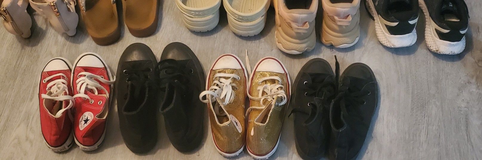 Like New 10 Pairs Of Ladies Shoes ( Sizes Are 5 And 6 Size).