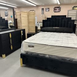 LED Queen Bedroom Set $949