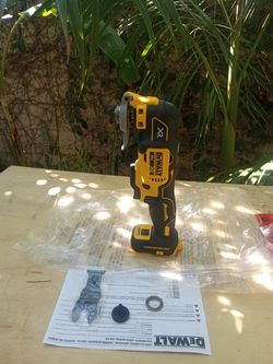 DeWalt.  20 v. New XR multi tool.   3 speed.  W/ blade.
