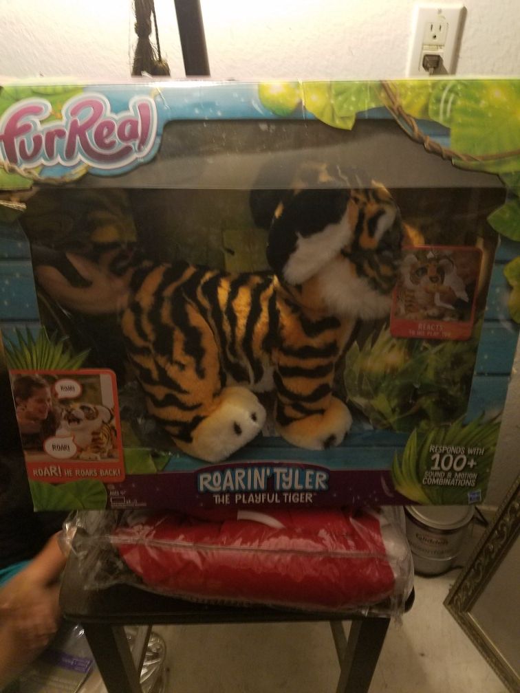 Fur Real Roaring Tyler tiger