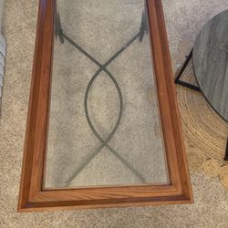 Brown and grey coffee table Size W28xL50xH19. In great condition 