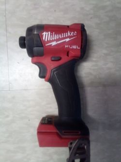 Milwaukee ¼"(6mm) HEX 
Impact Driver