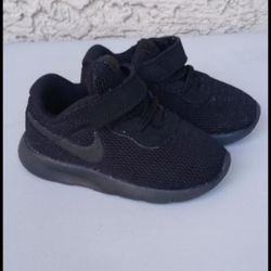 moving sale baby Nike size 5 pickup 1-2 rainbow/Charleston cash only read description 