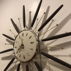 Original mid-century modern Wind clock ⏰ in beautiful condition