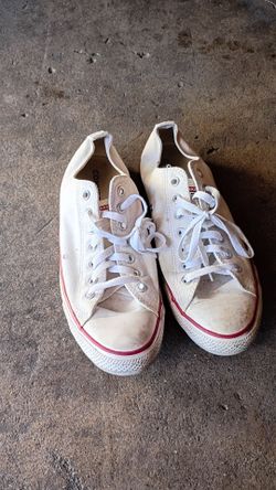 Converse Chuck Taylor Low Top Sneakers