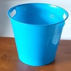 Blue Plastic Tub/Bucket
