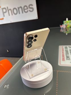 Gold Samsung Galaxy S26 Ultra 256gb factory unlocked from Samsung (model SM-S948U1) has warranty till 03/27 Samsung is in perfect condition. Zero scra