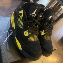 Jordan 4 Thunder 