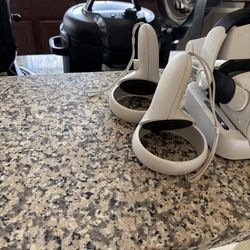 2 Oculus Quest 2’s