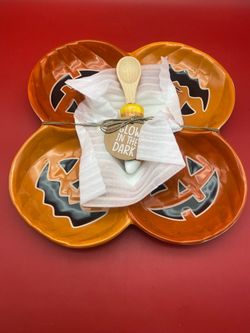 Mud Pie NEW Halloween Glow in Dark 10” Pumpkin Section Server & Spoon