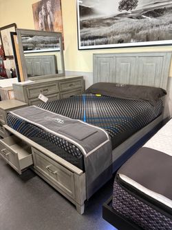 Queen bed room set On Sale