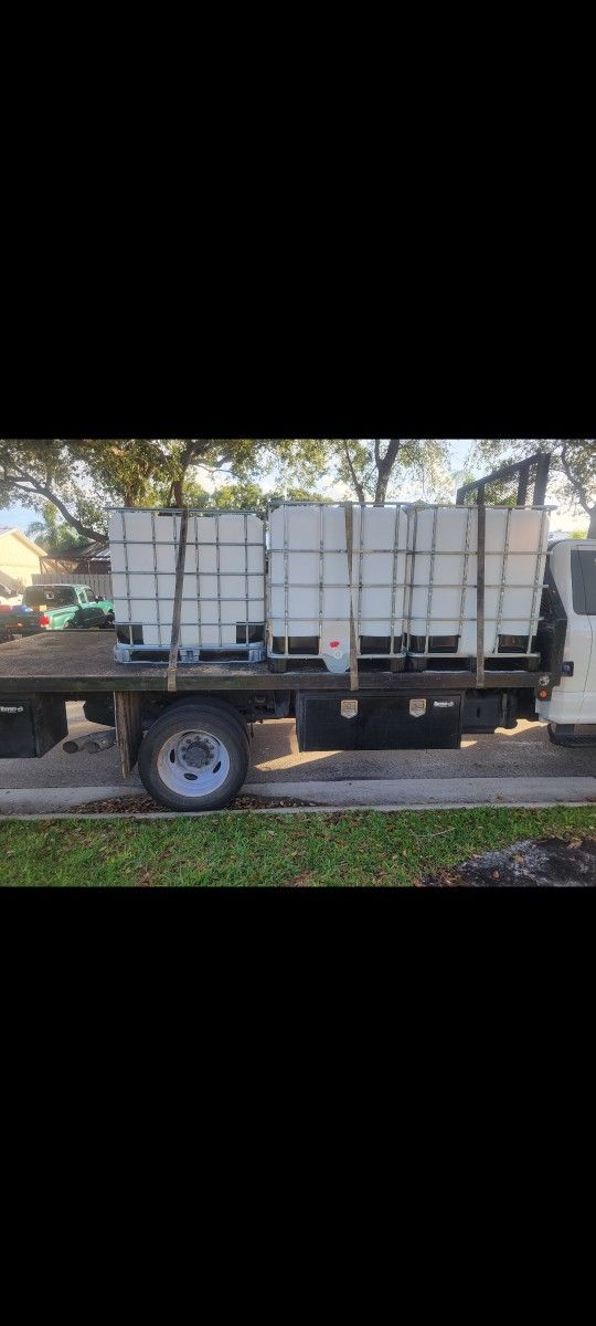 WATER TANK 275GALLONS USED LIKE NEW