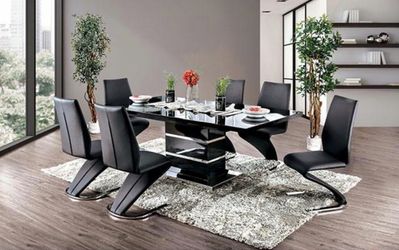 Dining table with 6chairs-Good cosmetic condition