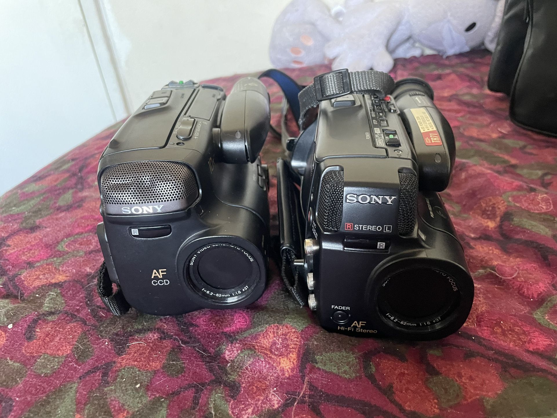 2 Sony 8mm Cameras (UNTESTED SOLD AS IS)